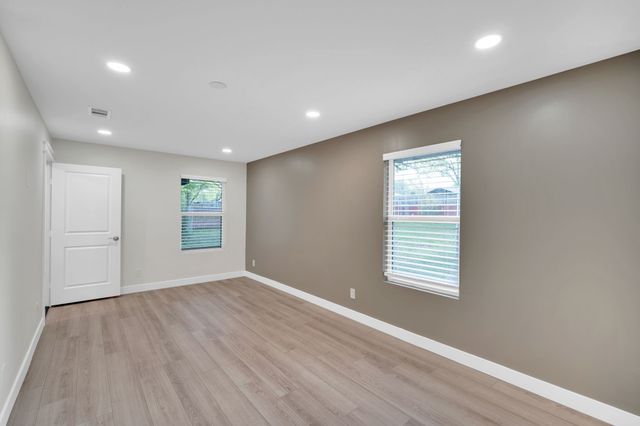 100 N Valley Street, Red Oak, TX 75154