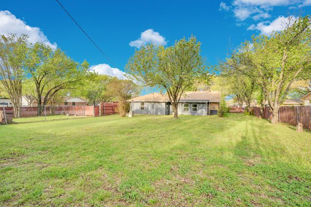 100 N Valley Street, Red Oak, TX 75154