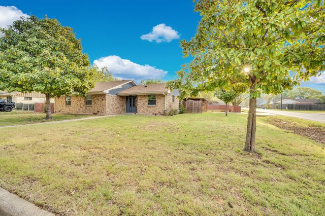 100 N Valley Street, Red Oak, TX 75154