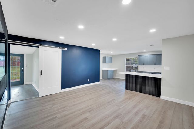 100 N Valley Street, Red Oak, TX 75154