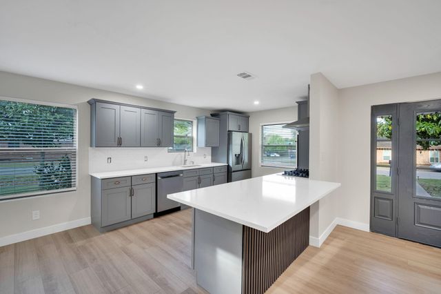 100 N Valley Street, Red Oak, TX 75154