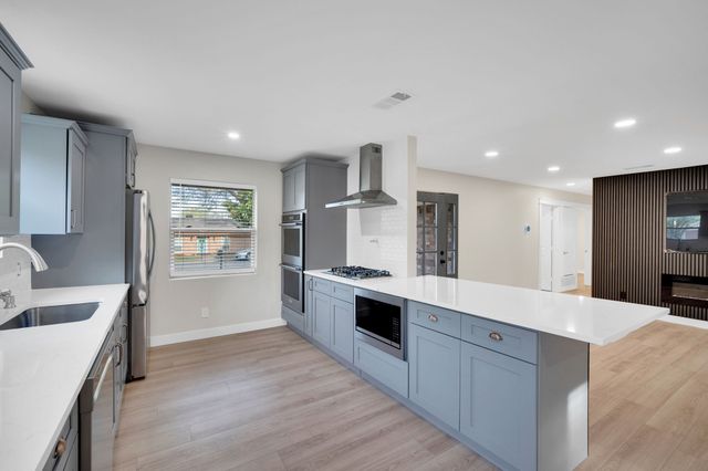 100 N Valley Street, Red Oak, TX 75154