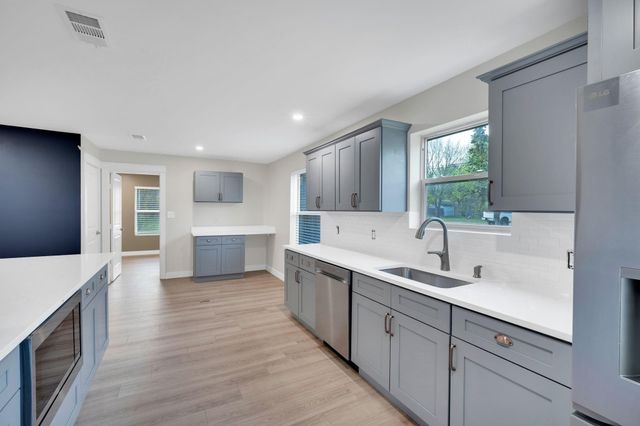 100 N Valley Street, Red Oak, TX 75154