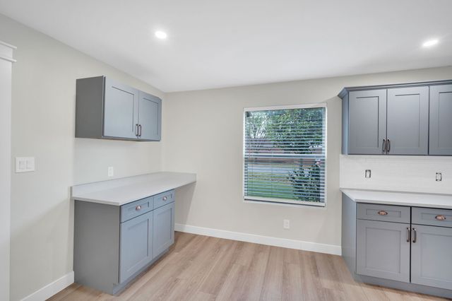 100 N Valley Street, Red Oak, TX 75154