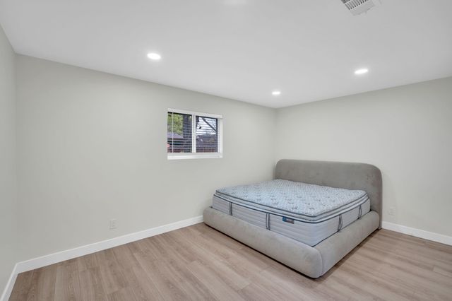 100 N Valley Street, Red Oak, TX 75154