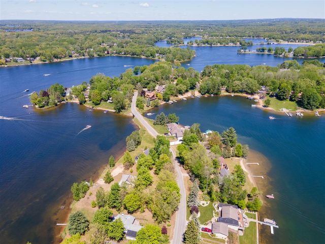 6805 Mayfair Drive, Canadian Lakes, MI 49346