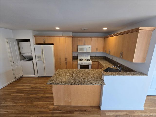 269 E Broadway 24, Long Beach, NY 11561