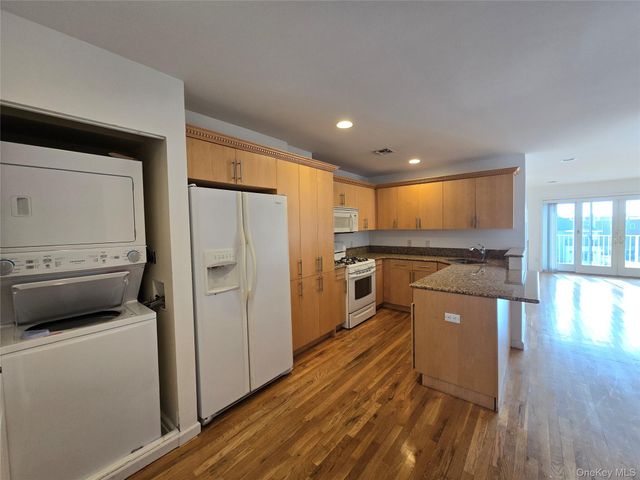 269 E Broadway 24, Long Beach, NY 11561