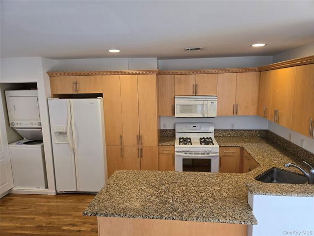 269 E Broadway 24, Long Beach, NY 11561