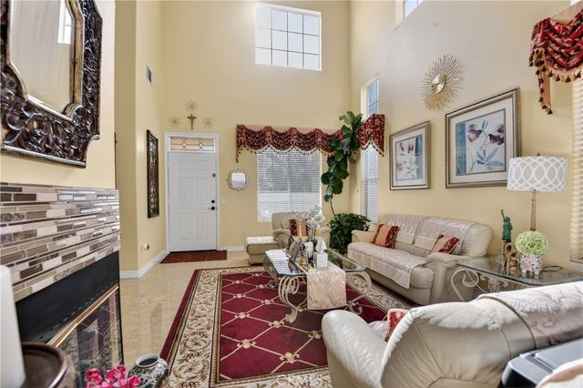 2621 Fallen Leaf Court, Simi Valley, CA 93063