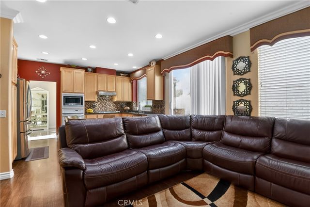 2621 Fallen Leaf Court, Simi Valley, CA 93063