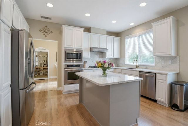 2621 Fallen Leaf Court, Simi Valley, CA 93063