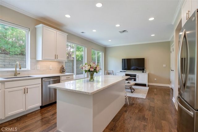 2621 Fallen Leaf Court, Simi Valley, CA 93063