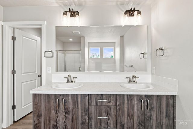 405 Miner Ave, Middleton, ID 83644