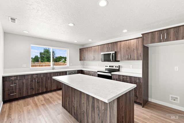 405 Miner Ave, Middleton, ID 83644