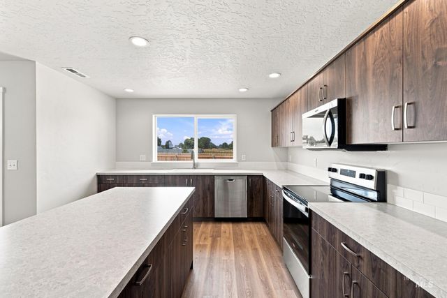 405 Miner Ave, Middleton, ID 83644