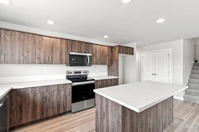 405 Miner Ave, Middleton, ID 83644