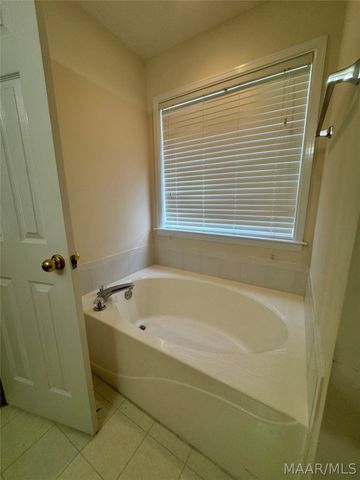 33 JAMESTOWN Loop, Millbrook, AL 36054