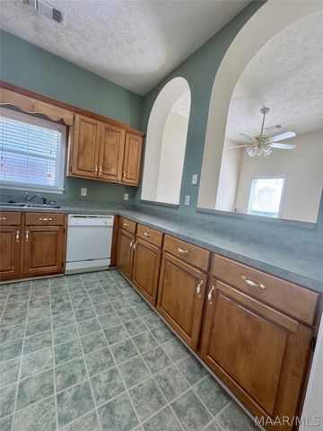 33 JAMESTOWN Loop, Millbrook, AL 36054