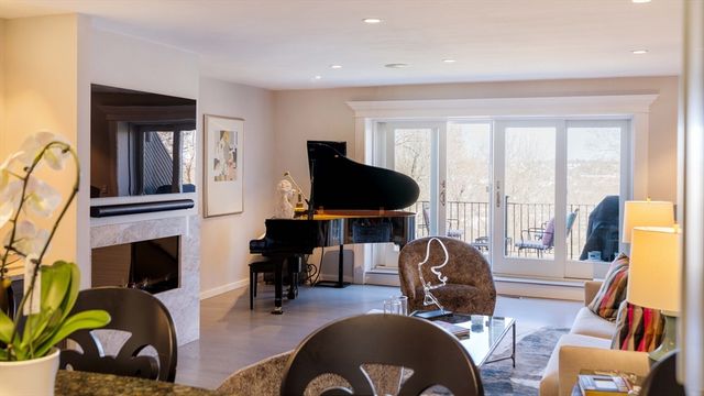 103 Bellevue St 4, Newton, MA 02458