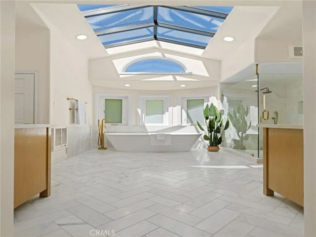 2300 John Street, Manhattan Beach, CA 90266