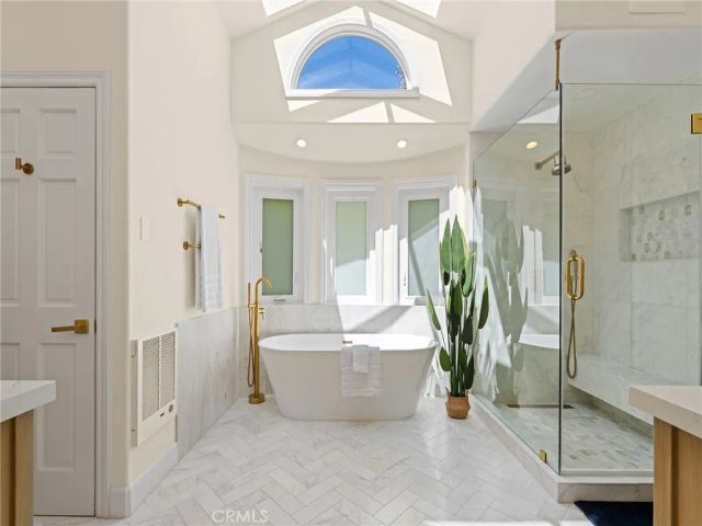 2300 John Street, Manhattan Beach, CA 90266