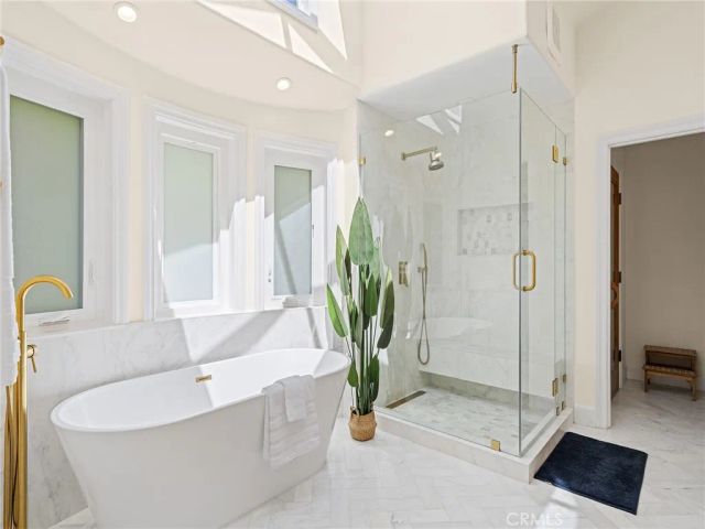2300 John Street, Manhattan Beach, CA 90266
