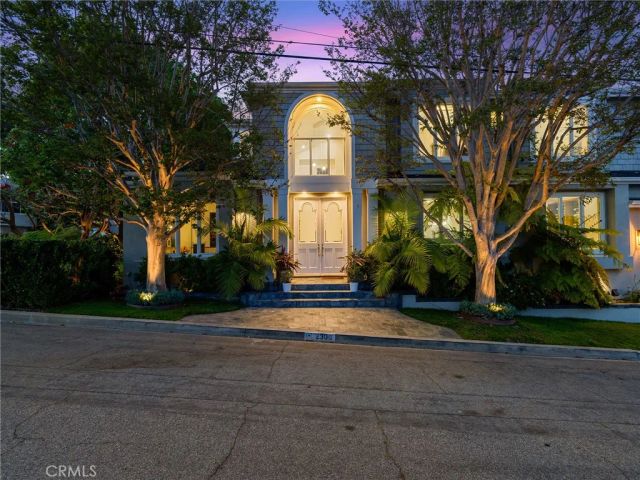 2300 John Street, Manhattan Beach, CA 90266