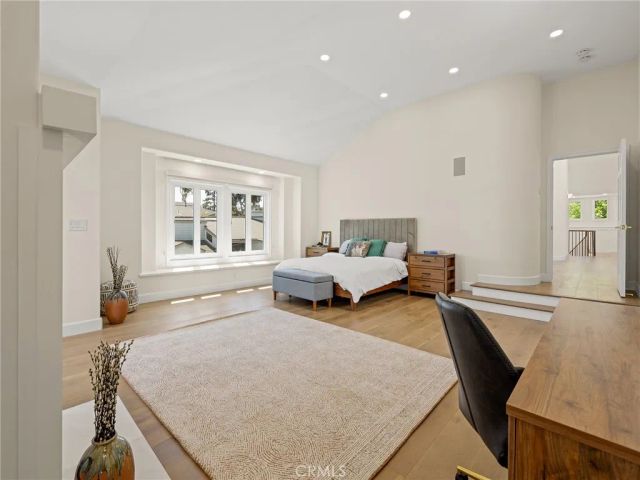2300 John Street, Manhattan Beach, CA 90266