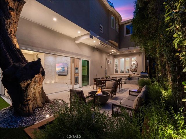 2300 John Street, Manhattan Beach, CA 90266