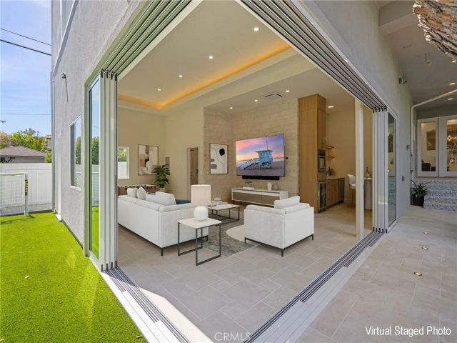 2300 John Street, Manhattan Beach, CA 90266