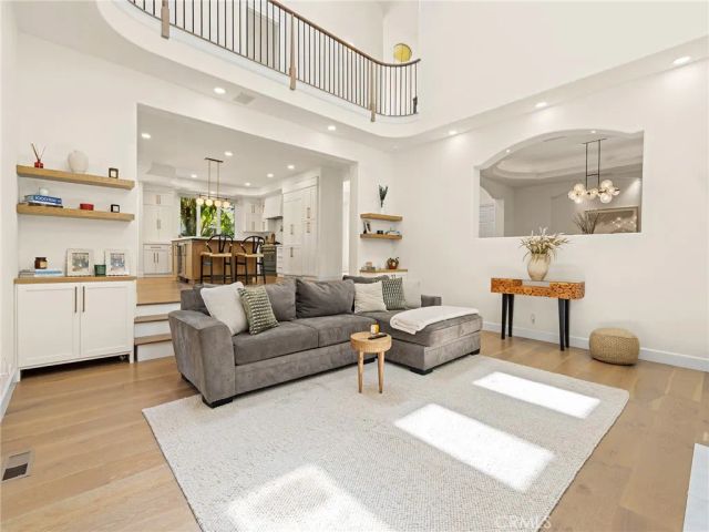 2300 John Street, Manhattan Beach, CA 90266