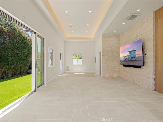 2300 John Street, Manhattan Beach, CA 90266