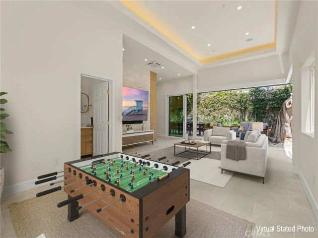 2300 John Street, Manhattan Beach, CA 90266