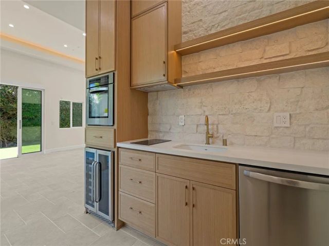 2300 John Street, Manhattan Beach, CA 90266