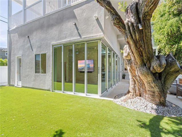 2300 John Street, Manhattan Beach, CA 90266