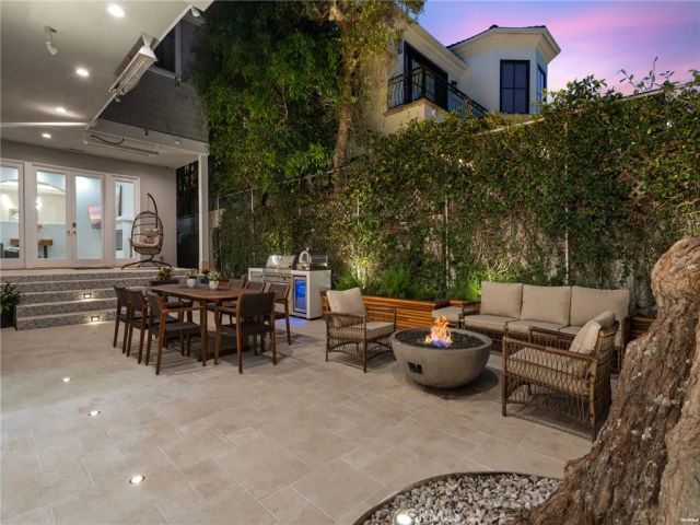 2300 John Street, Manhattan Beach, CA 90266