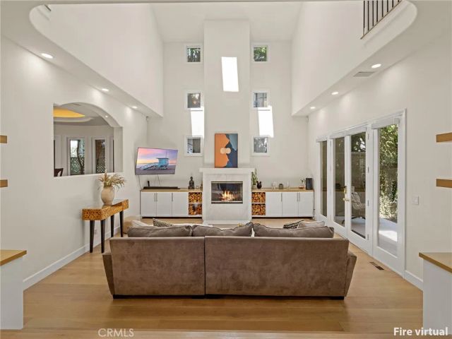 2300 John Street, Manhattan Beach, CA 90266