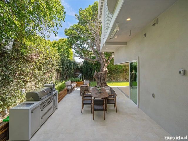 2300 John Street, Manhattan Beach, CA 90266