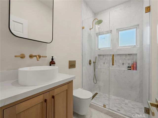 2300 John Street, Manhattan Beach, CA 90266