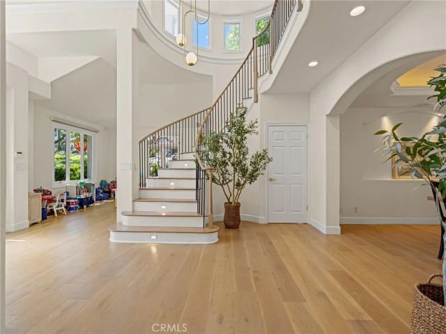 2300 John Street, Manhattan Beach, CA 90266