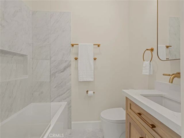 2300 John Street, Manhattan Beach, CA 90266