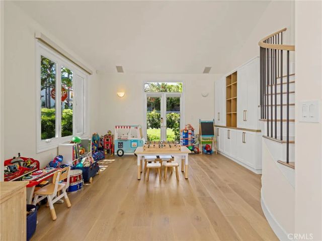 2300 John Street, Manhattan Beach, CA 90266