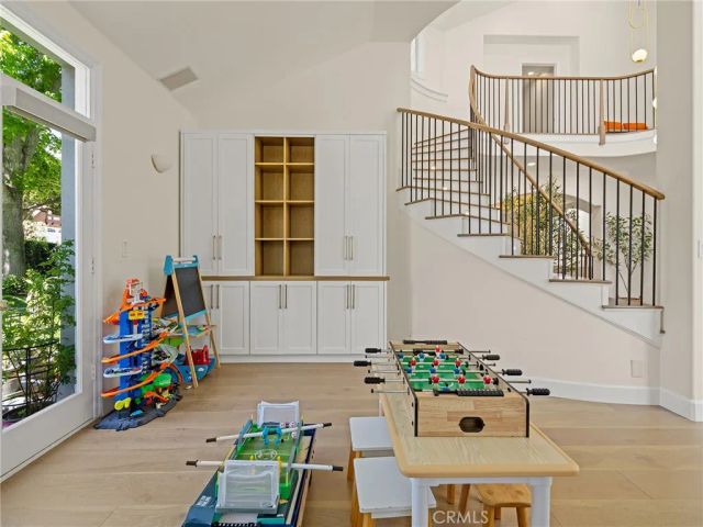 2300 John Street, Manhattan Beach, CA 90266