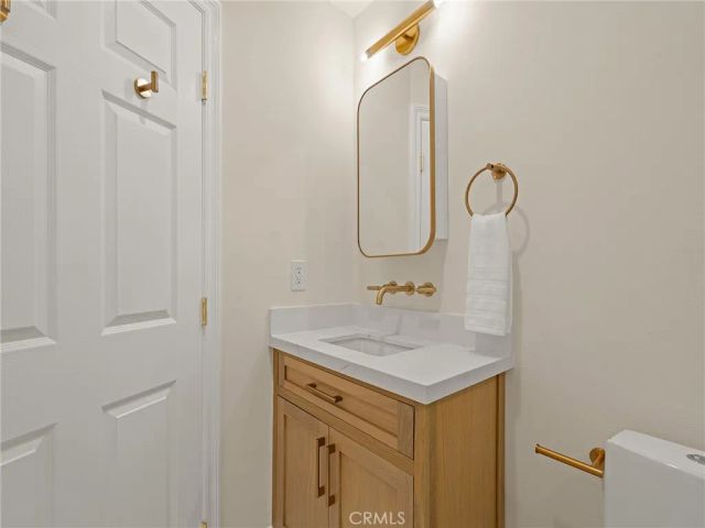 2300 John Street, Manhattan Beach, CA 90266