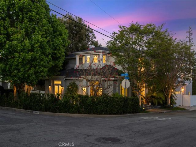 2300 John Street, Manhattan Beach, CA 90266