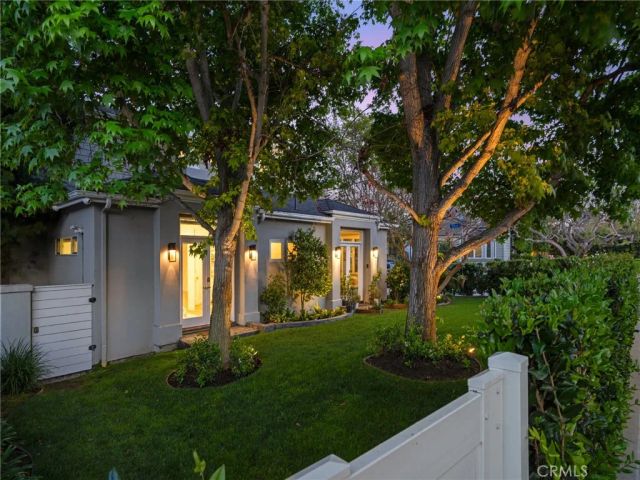 2300 John Street, Manhattan Beach, CA 90266
