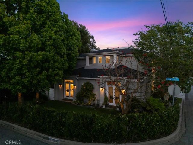 2300 John Street, Manhattan Beach, CA 90266