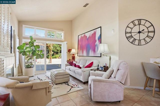 124 Greenmeadow Cir, Pittsburg, CA 94565