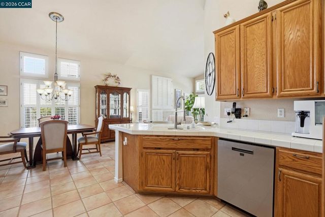 124 Greenmeadow Cir, Pittsburg, CA 94565